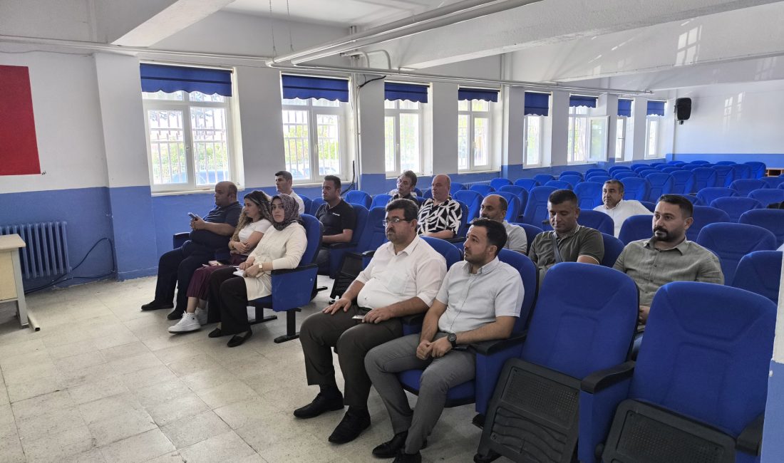 Ağaçören İlçe Milli Eğitim Müdürü Deniz Arslan, Şube Müdürleri ile