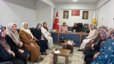 AK Parti Aksaray İl Kadın Kolları Başkanı Sultan Billur, beraberinde