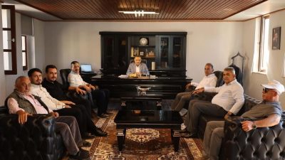 İl Başkanı Hamza Aktürk, Milletvekili Cengiz Aydoğdu ve teşkilat üyeleri,