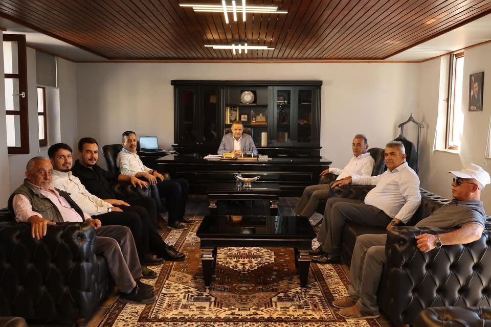 İl Başkanı Hamza Aktürk, Milletvekili Cengiz Aydoğdu ve teşkilat üyeleri,
