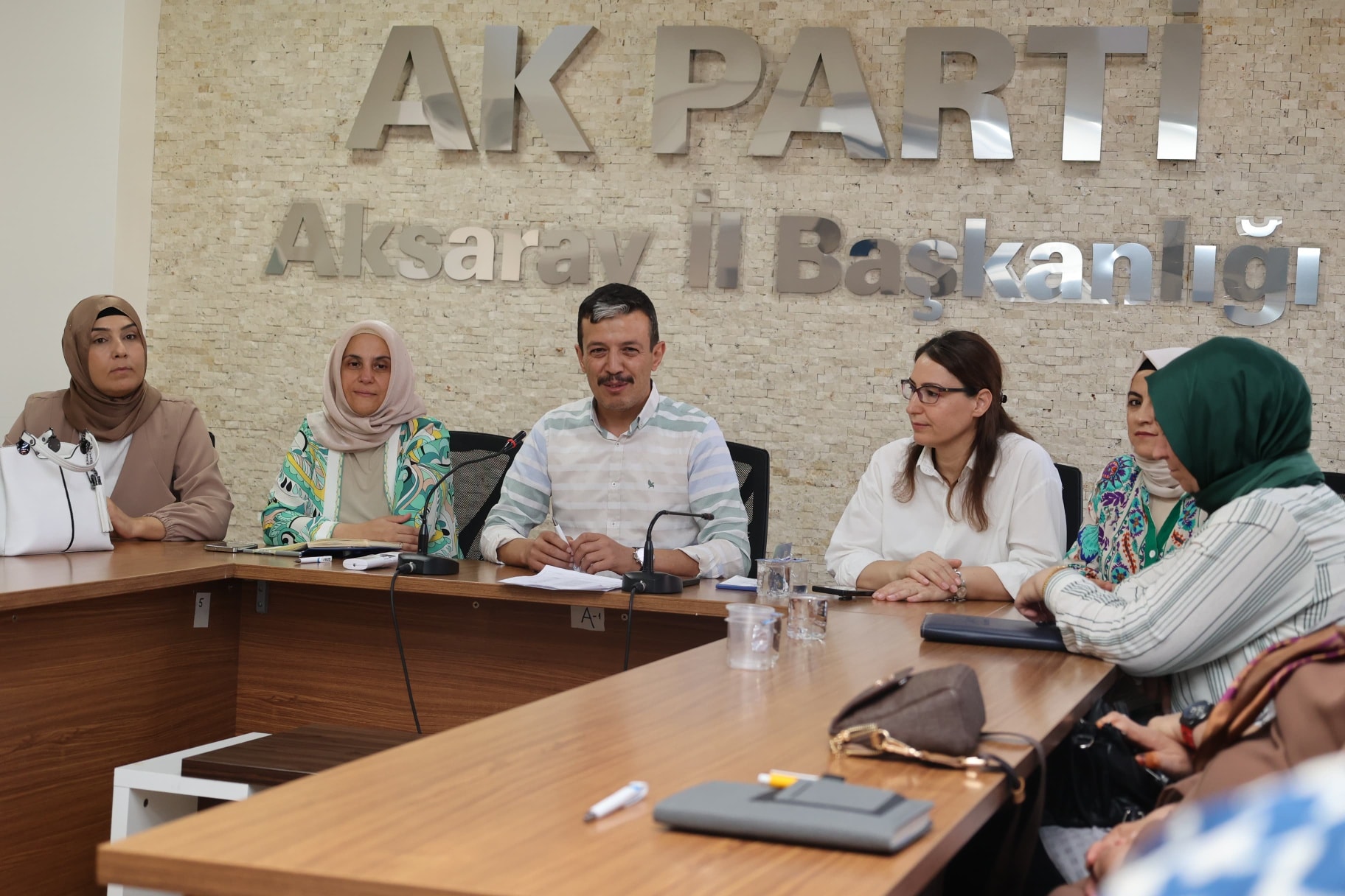 AK Parti Aksaray Kadın Kolları Başkanlığı, parti binasında önemli bir