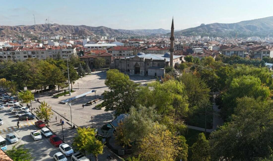 Aksaray’da dijital erişim gücüne güç katıyor Aksaray Belediyesi tarafından şehir geneline kurulan ücretsiz Wi-Fi ağlarıyla vatandaşlar