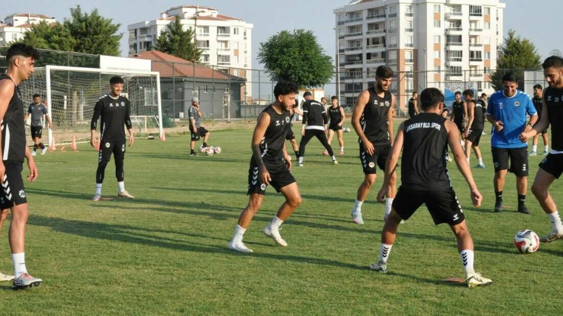 68 Aksaray Belediyespor, Yeni Mersin İdmanyurdu ekibini Cumartesi günü kendi