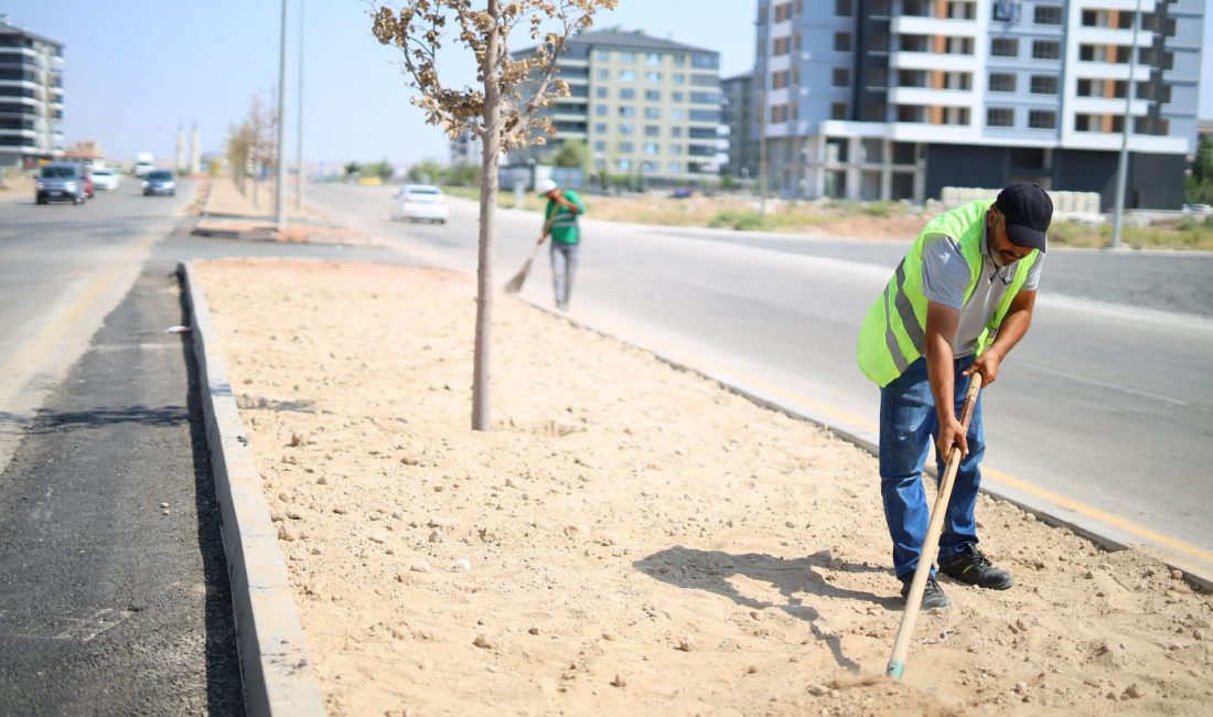 Aksaray’da refüjlerde yeşil dönüşüm devam ediyor Aksaray Belediyesi, kentin estetik yapısın güçlendirecek çalışmalara ve çevre düzenleme