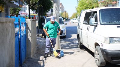 Aksaray Belediyesi, şehir genelinde başlattığı kapsamlı temizlik çalışmalarıyla cadde, sokak,