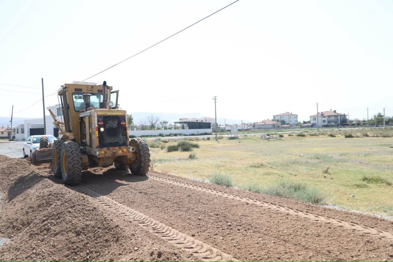 Aksaray Belediyesi, şehir genelinde yürüttüğü yol yapım ve yenileme çalışmalarına