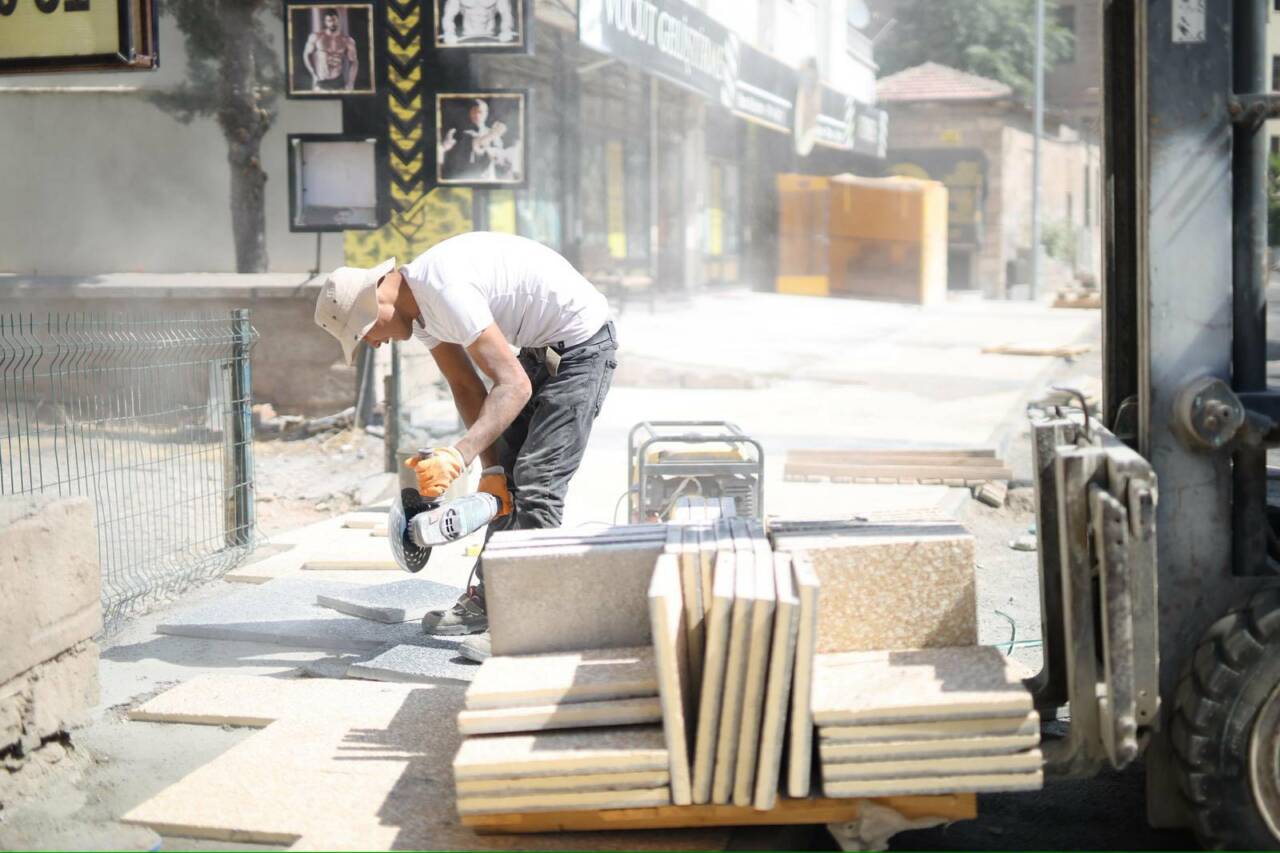 Aksaray Belediyesi, şehir genelinde sürdürdüğü altyapı ve yol düzenleme çalışmalarına