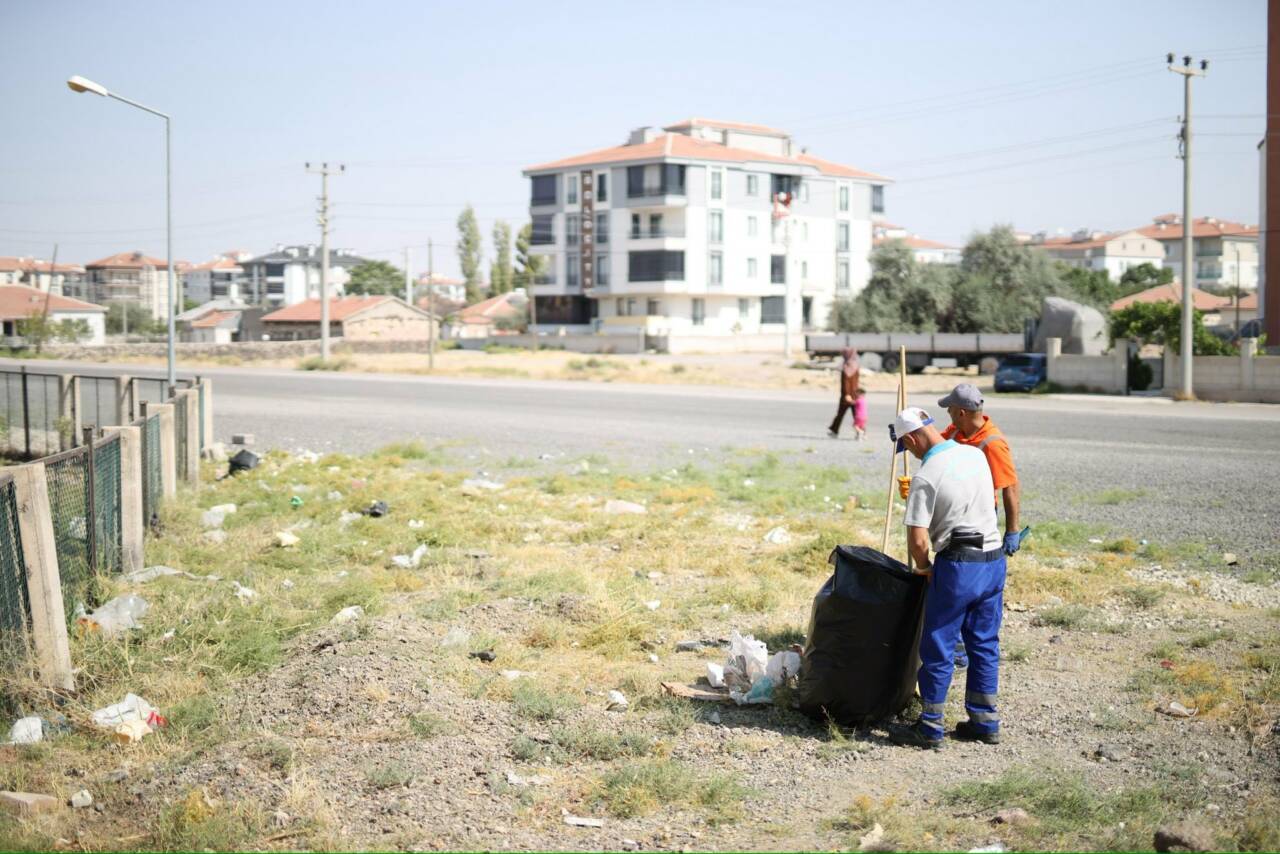 Aksaray Belediyesi, şehir genelinde sürdürdüğü temizlik çalışmalarına hız kesmeden devam