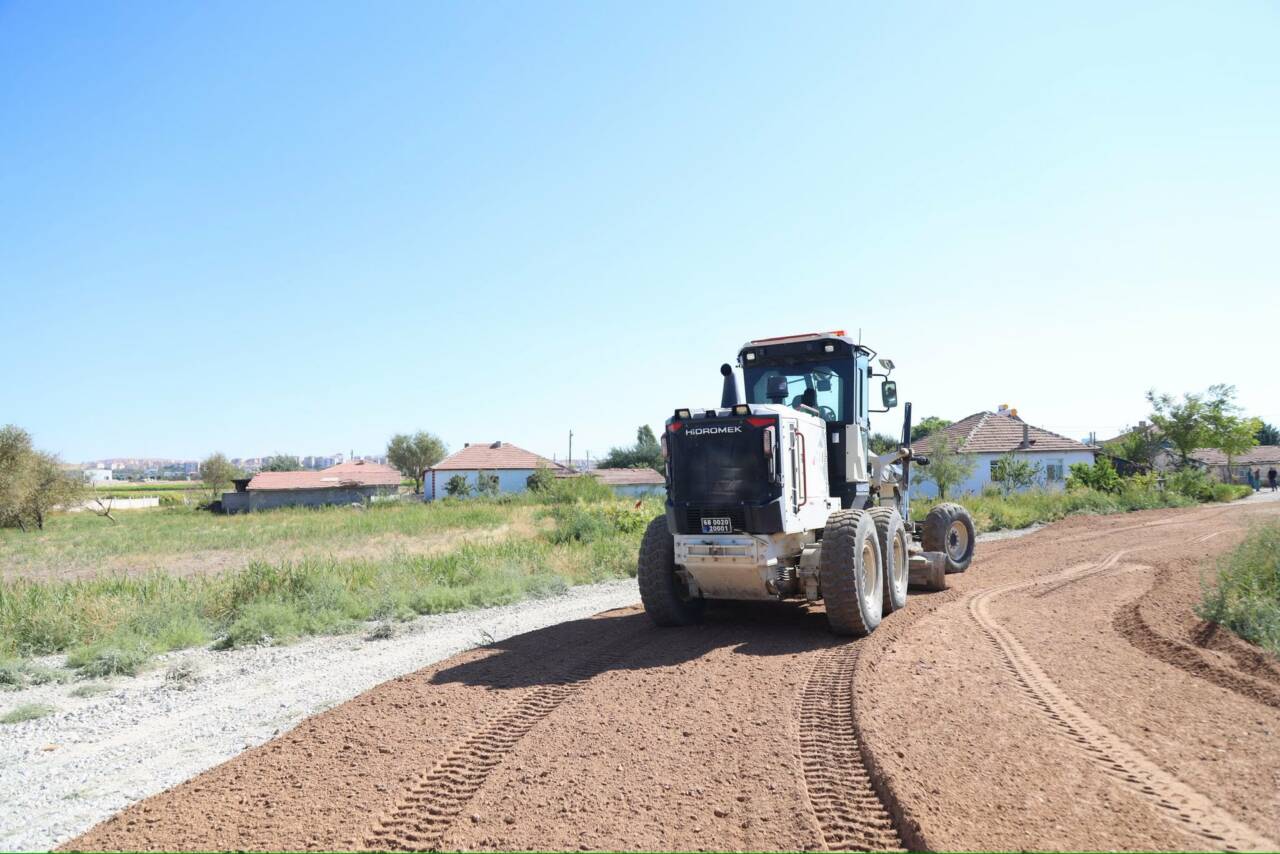 Aksaray Belediyesi, mahalleleri daha yaşanabilir kılmak amacıyla sahada çalışmalarını sürdürüyor.