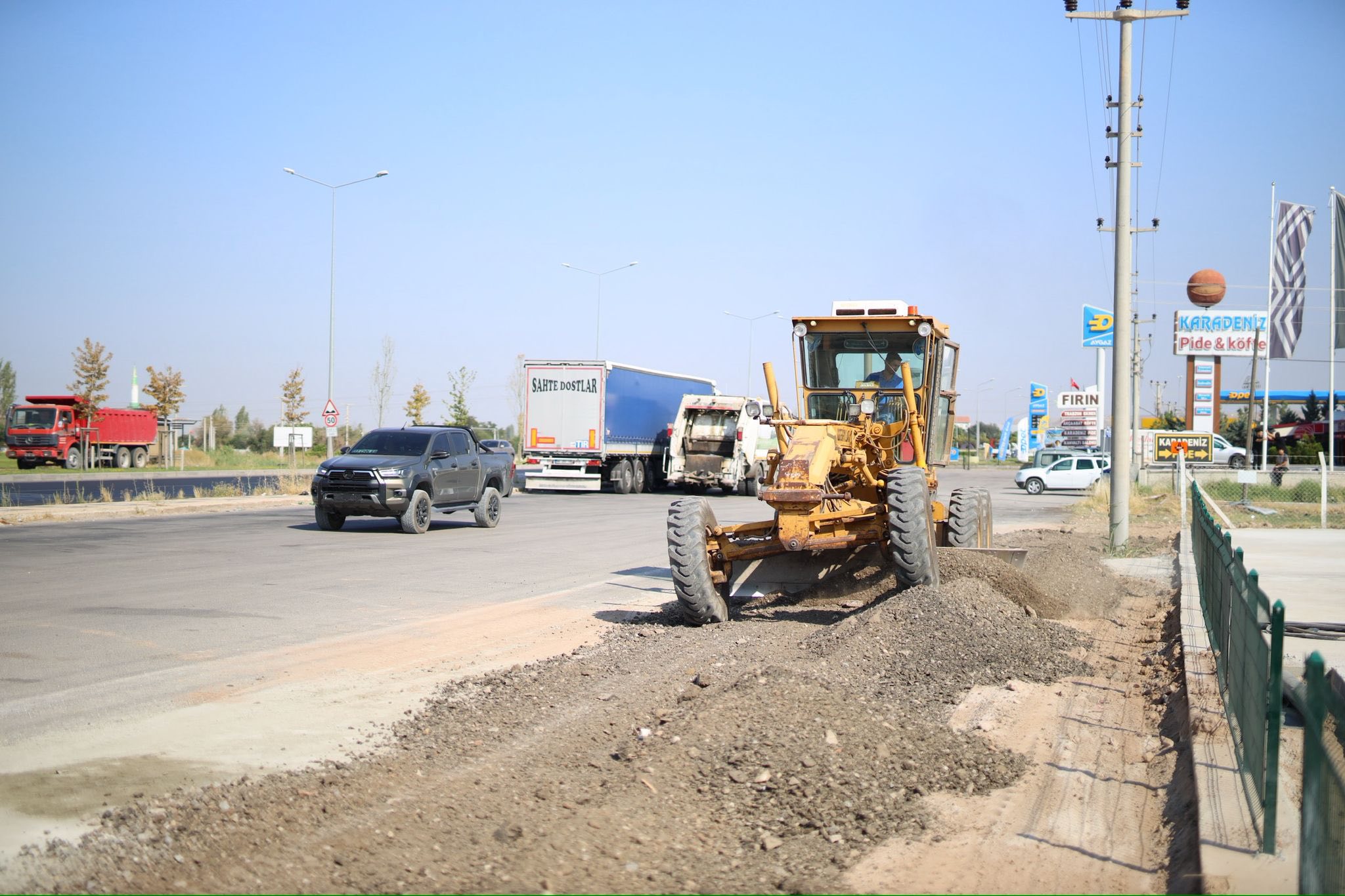 Aksaray Belediyesi, ulaşım altyapısını güçlendirmek ve yol kalitesini artırmak amacıyla