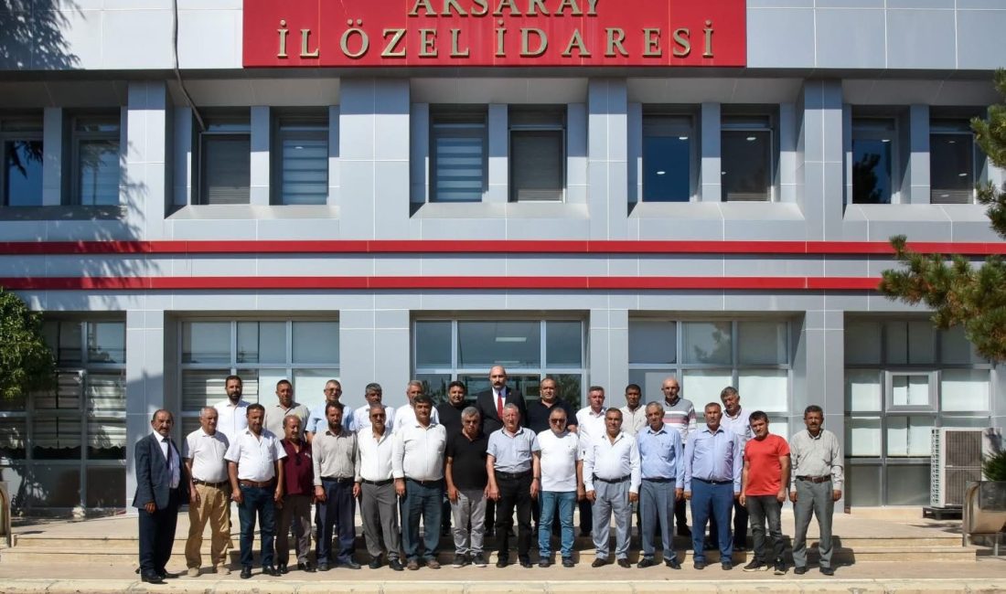 Aksaray Köy Muhtarları Derneği Başkanı Emin Koçak ve köy muhtarları,