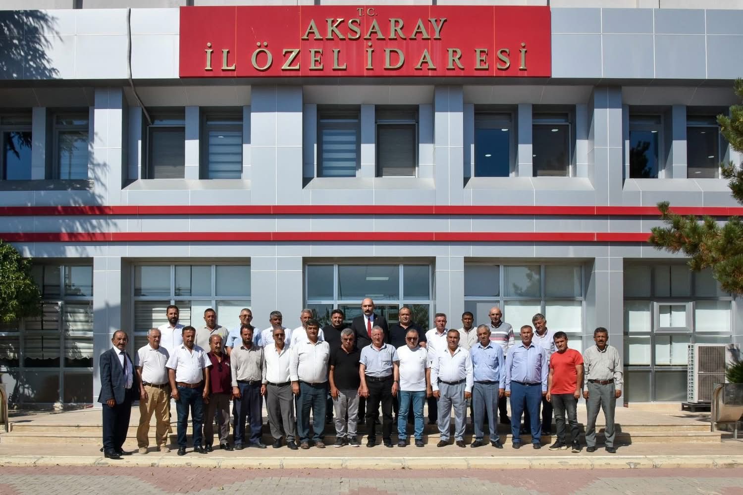 Aksaray Köy Muhtarları Derneği Başkanı Emin Koçak ve köy muhtarları,