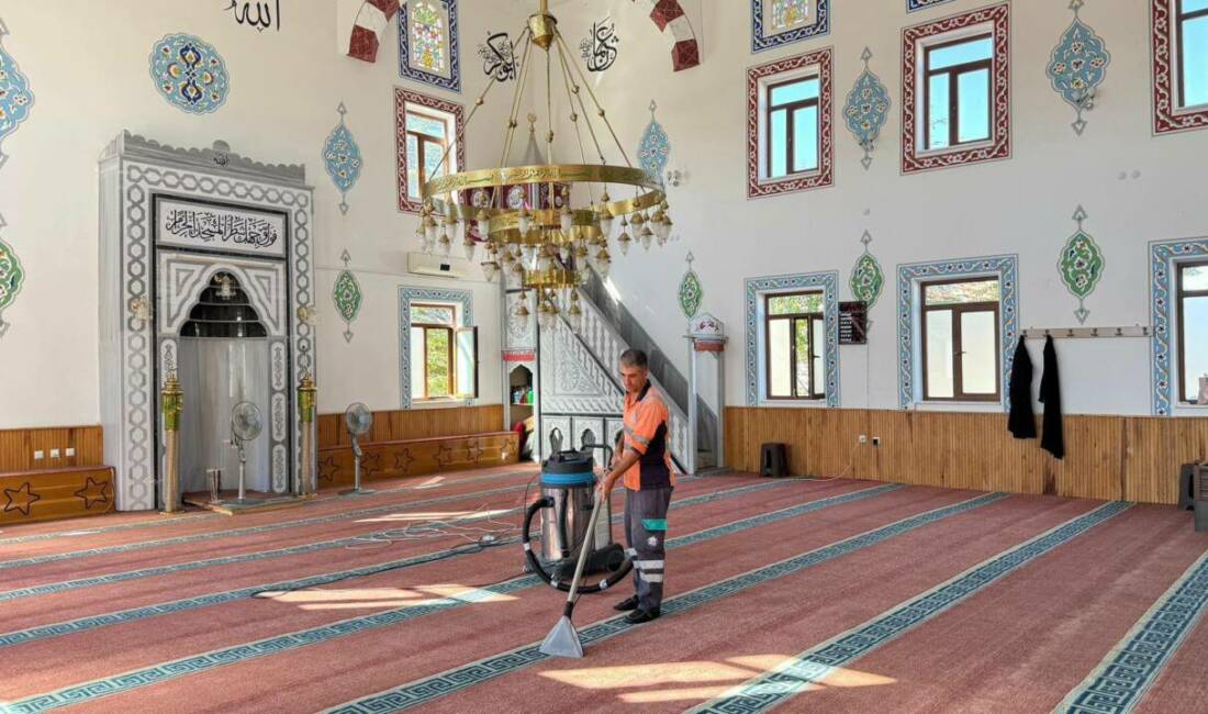 Aksaray Belediyesi, şehir içerisindeki temizlik çalışmalarını aralıksız sürdürüyor. Bu kapsamda