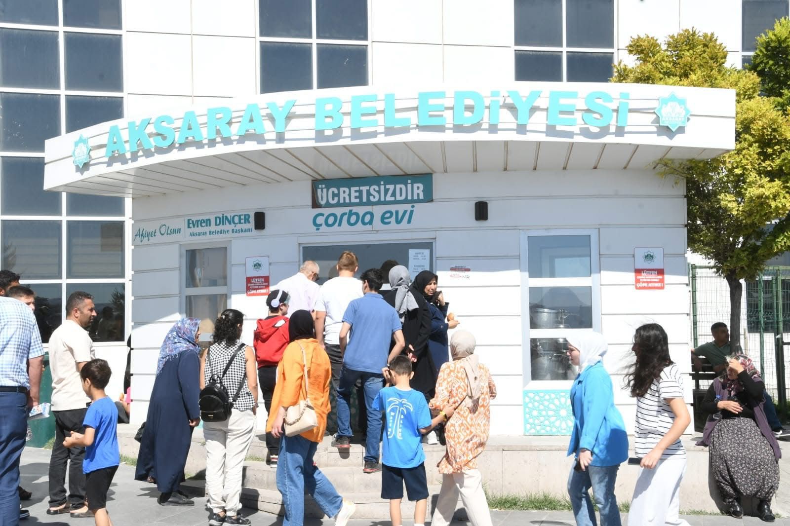 Aksaray Belediyesi tarafından Aksaray Eğitim ve Araştırma Hastanesi önünde kurulan