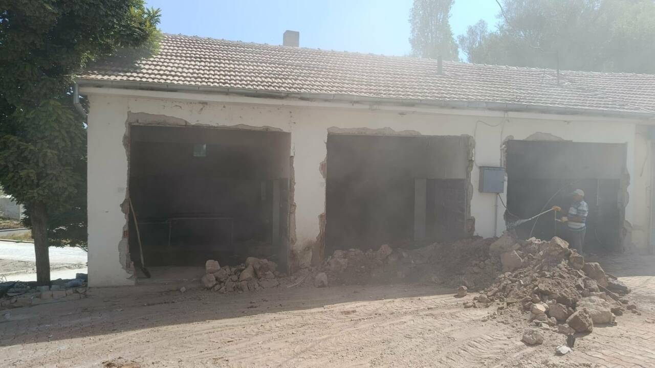 Demirci Belediyesi, kendi üretim tesisinde halk ekmek üretip doğrudan halka