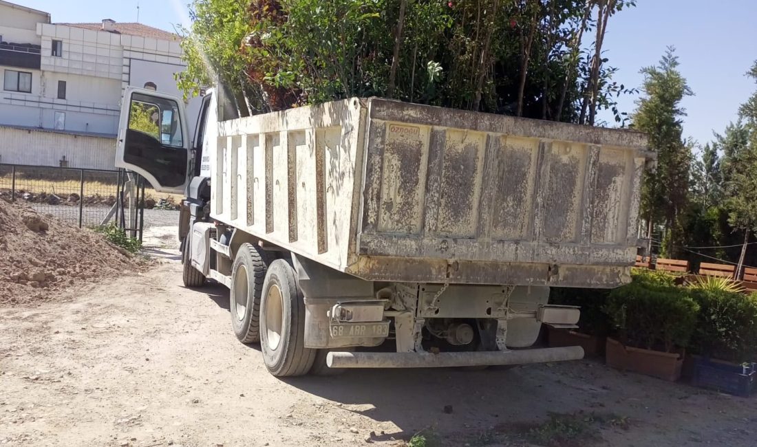 Demirci Belediyesi tarafından yapımına başlanan Millet Bahçesi projesi tüm hızıyla