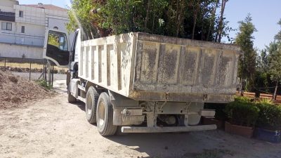 Demirci Belediyesi tarafından yapımına başlanan Millet Bahçesi projesi tüm hızıyla