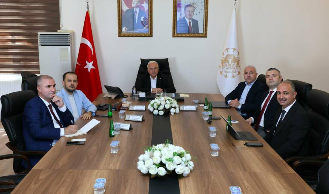 Aksaray’da “Markalaşma ve e-Ticaret” zirvesi: Uzman isimler konuk edildi Aksaray Valisi Mehmet Ali Kumbuzoğlu, kentin ekonomik vizyonuna katkı sağlayacak