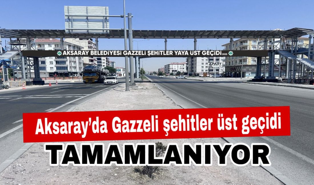 E-90 Karayolu üzerindeki modern üst geçit, asansör ve yürüyen merdivenleriyle