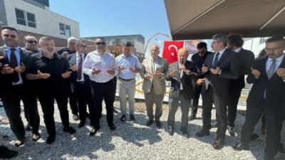 Aksaray’da Selçuk Ecza Deposu’nun yeni hizmet binasının temeli atıldı. Proje