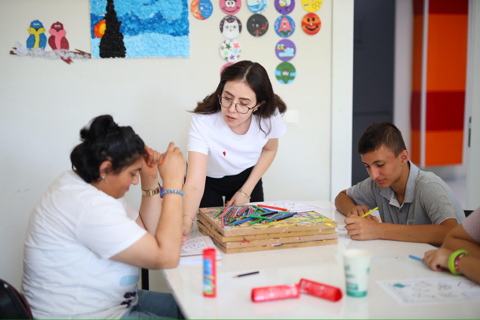 Aksaray Belediyesi tarafından hizmete sunulan Engelsiz Yaşam Merkezi, özel bireylerin