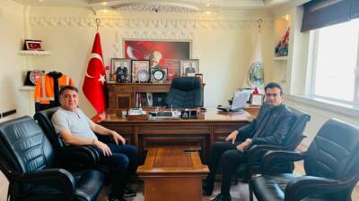 Eskil Kaymakamı Harun Uzar, Eşmekaya Belediye Başkanı İsmail Hakkı Güneş’e