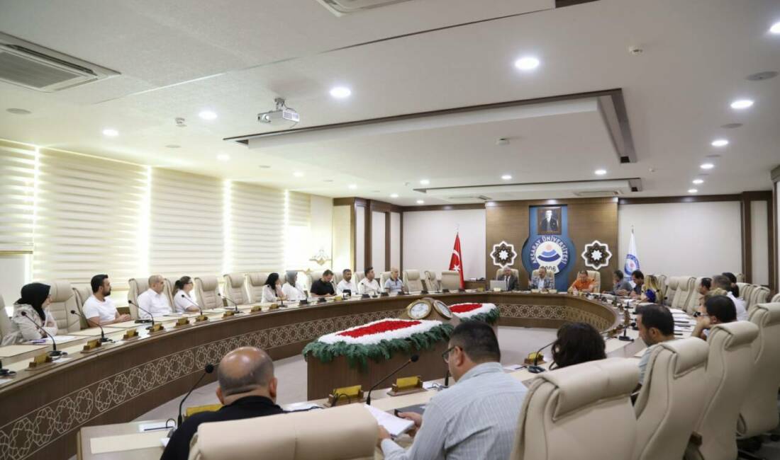 Aksaray Üniversitesi Kalite Komisyonu, Rektör Arıbaş başkanlığında toplandı. Eğitimde kalite,