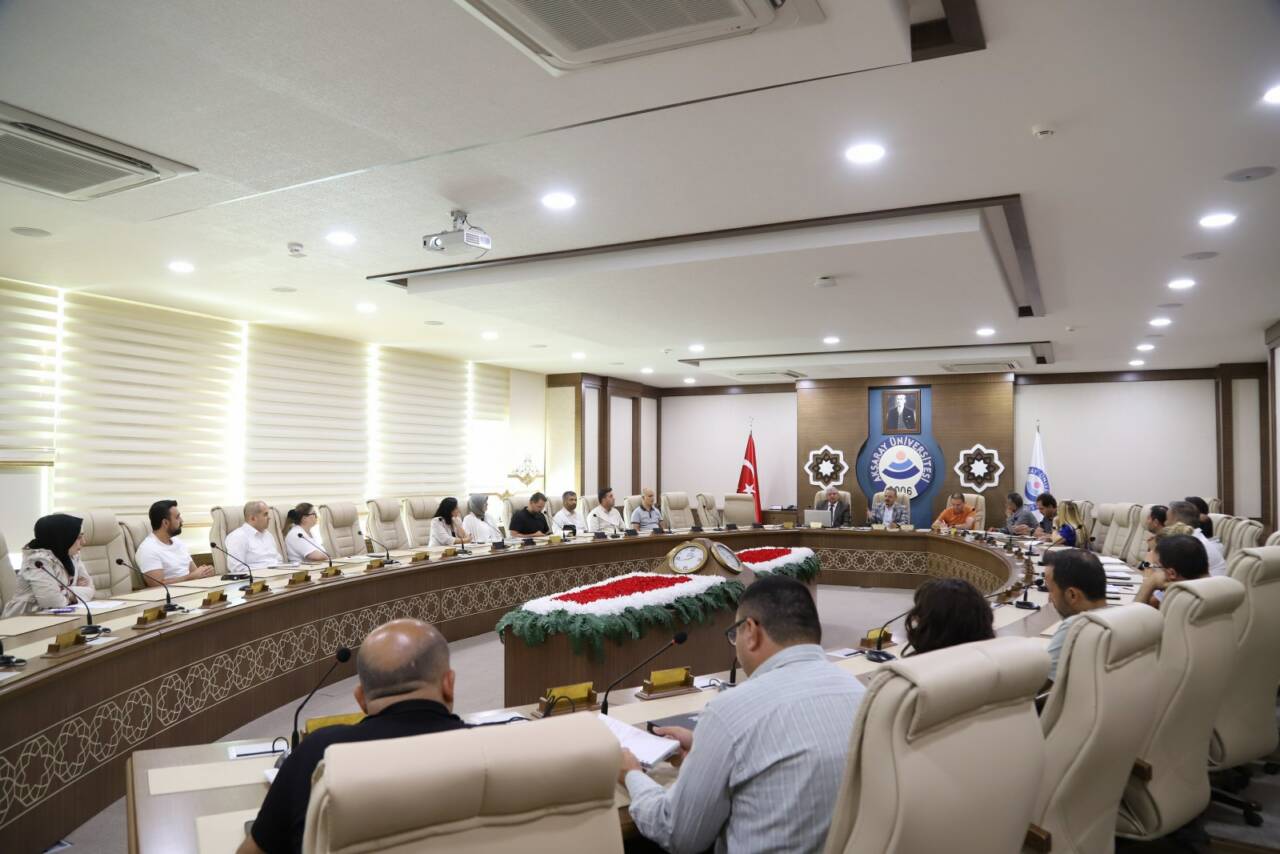 Aksaray Üniversitesi Kalite Komisyonu, Rektör Arıbaş başkanlığında toplandı. Eğitimde kalite,