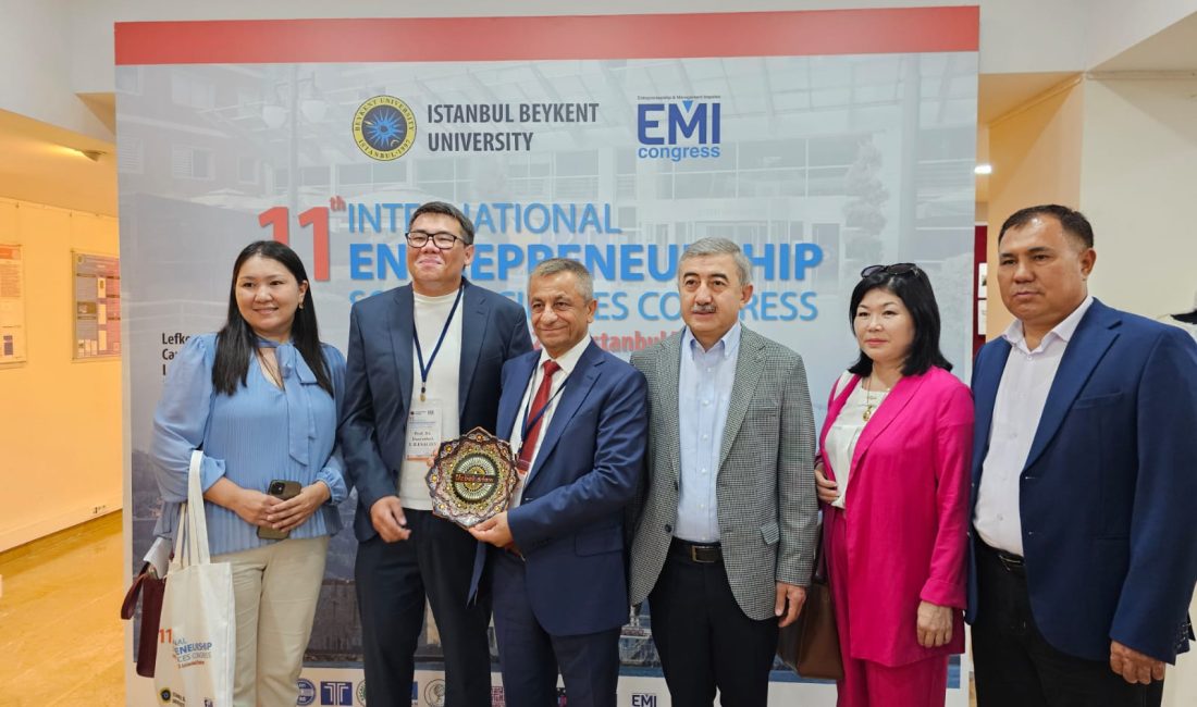 Türk Dünyasından 500 kadar akademisyen İstanbul'da Prof. Dr. Himmet Karadal'ın