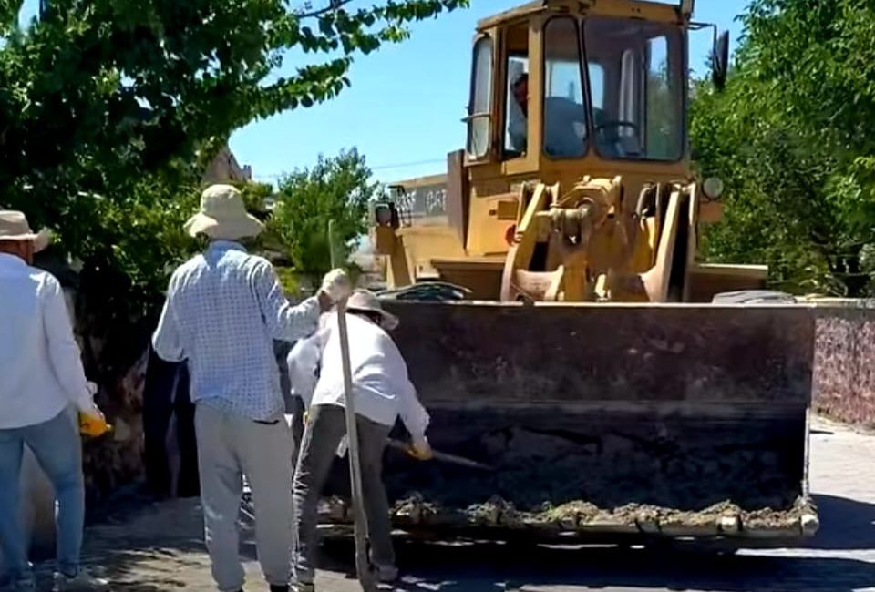 Gülpınar Belediyesi tarafından belde genelinde yürütülen altyapı çalışmaları hız kesmeden
