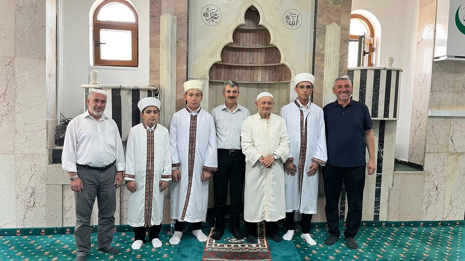 Altınsoy, Geylani Kur’an Kursu’nda hafızlıklarını tamamlayan öğrencilere icazetlerini verip, ailelerini