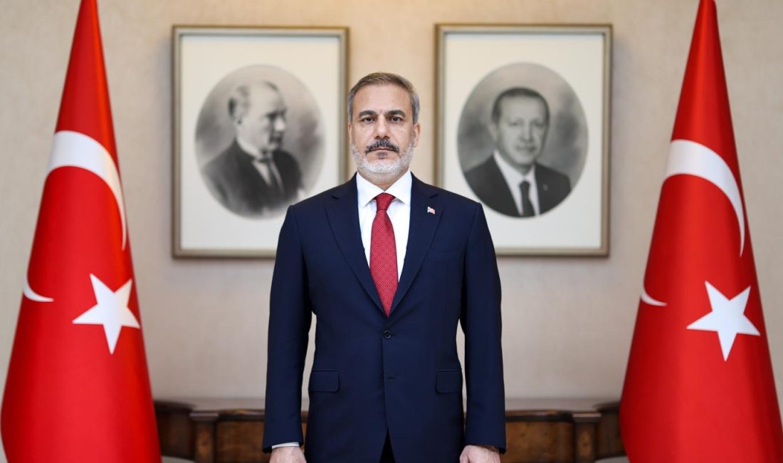 AK Parti’nin Şehir Buluşmaları kapsamında Dışişleri Bakanı Hakan Fidan, beraberinde