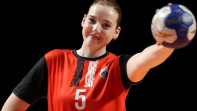 Aksaray Belediyespor, hentbol branşında yetiştirdiği sporcuları üst liglere göndermeye devam
