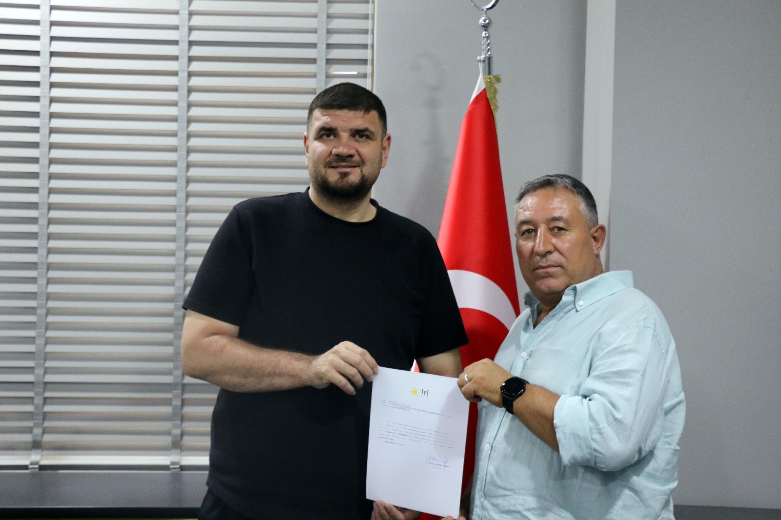 Doğan Güvenel’den Nazmi Özdeş’e görev devri gerçekleşti, İYİ Parti Güzelyurt’ta