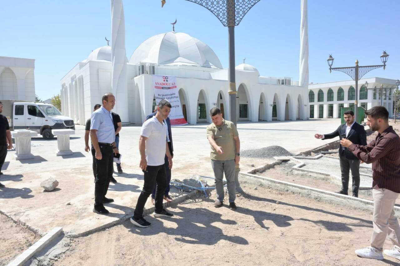 Aksaray Belediye Başkanı Dr. Evren Dinçer, yapımı tamamlanma aşamasında olan