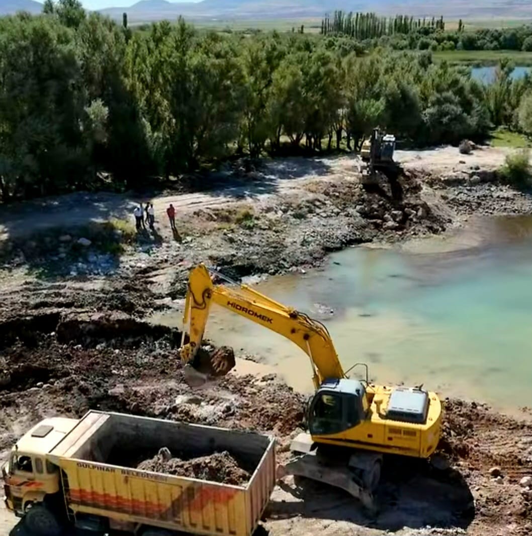 Gülpınar Belediyesi, Kayı Gölü Mesire Alanı projesini sürdürüyor. Göl çevresini