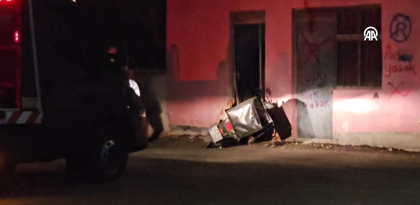 Konya'nın Kulu ilçesinde yaşanan olayda motosiklet duvara çarptı. Çarpma sonucunda