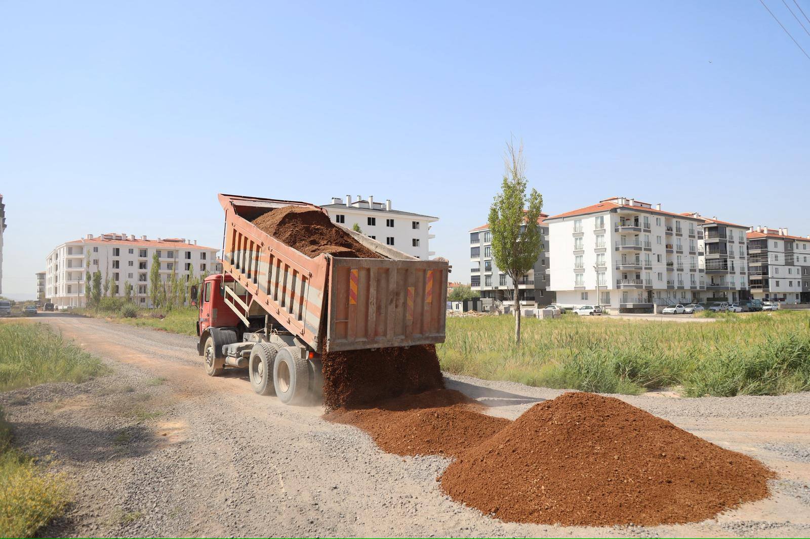 Aksaray Belediyesi tarafından şehir içerisinde icra edilen yol çalışmaları kapsamında