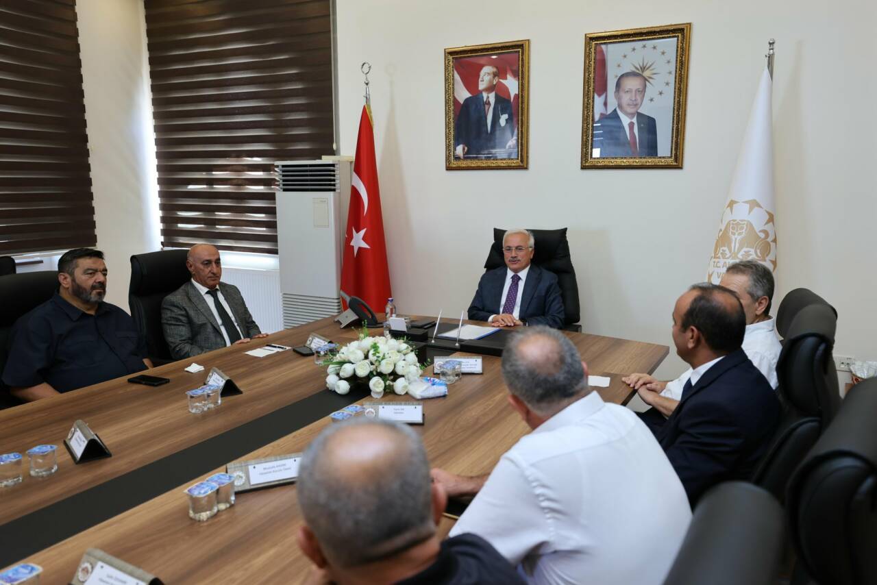 ÖNDER Başkanı Celaletin Kılıç, yeni yönetimin faaliyetlerini Vali Kumbuzoğlu’na anlattı.