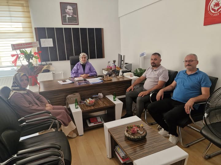 Öz Sağlık-İş Sendikası’ndan il müdür yardımcısına hayırlı olsun ziyareti Öz Sağlık-İş Sendikası Aksaray Şube Başkanı Nizamettin Karabaş ve sendika