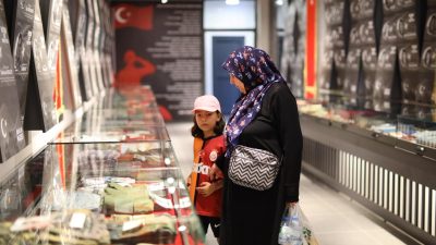 Mehmetçiklerin hatıralarının yaşatıldığı Şehitler Müzesi, Aksaraylı vatandaşların yoğun ilgisiyle ziyaretçi
