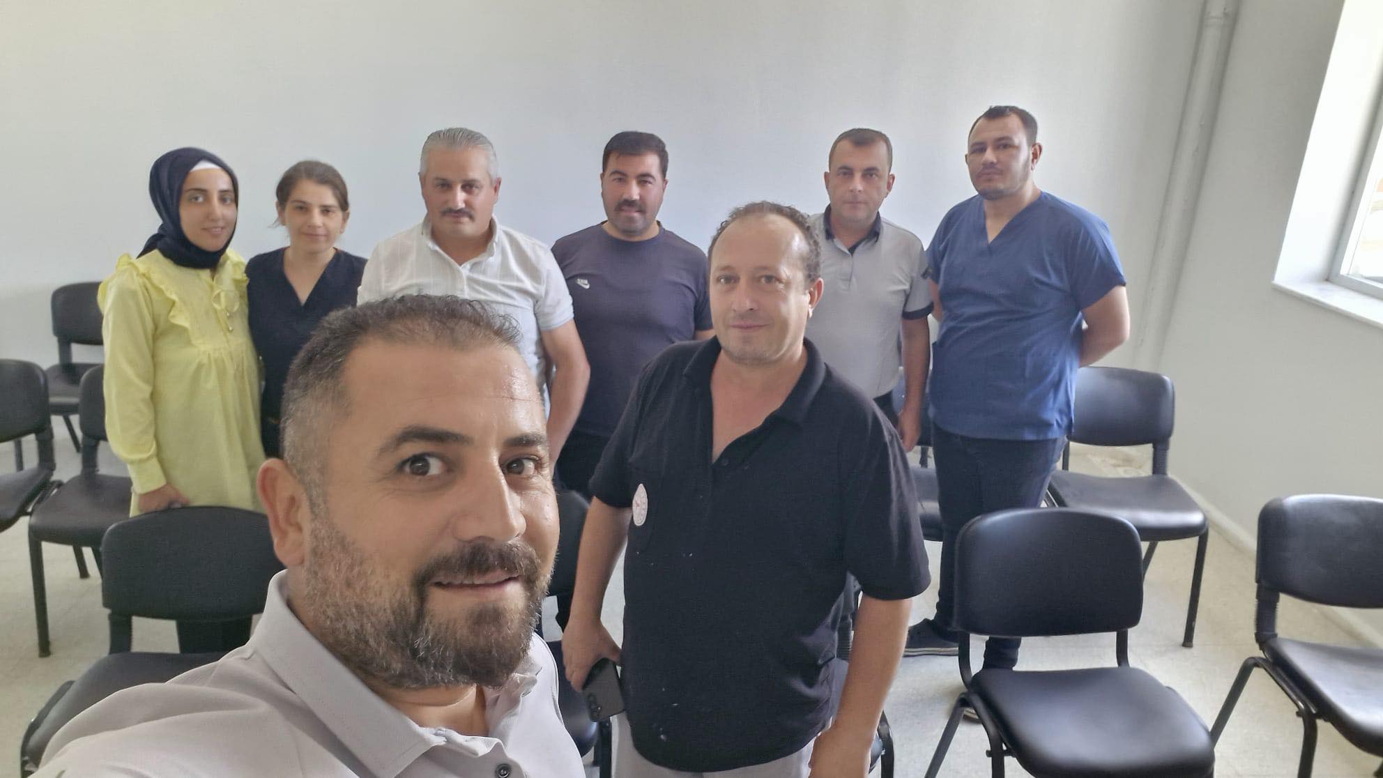 Öz Sağlık-İş Sendikası Aksaray İl Başkanı Nizamettin Karabaş, beraberindeki sendika