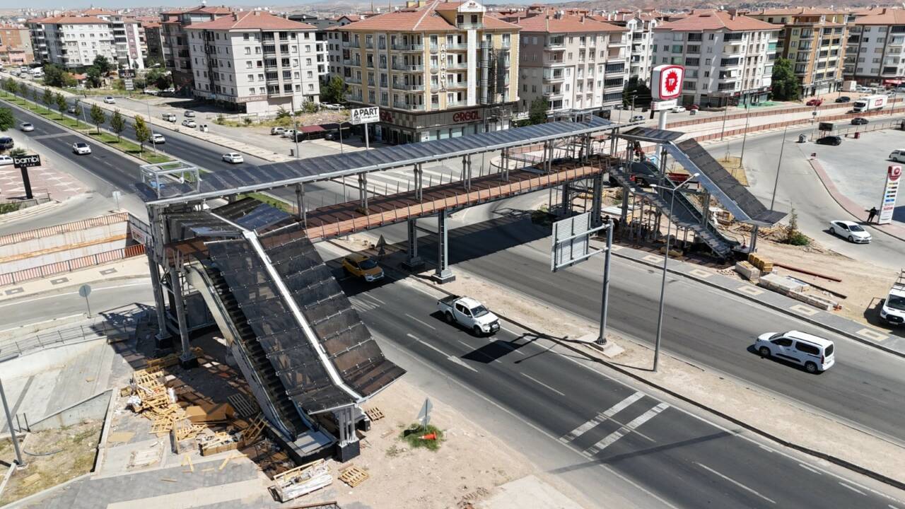 E-90 Karayolu mevkisindeki Gazzeli Şehitler Yaya Üst Geçidi projesinde tamamlanma