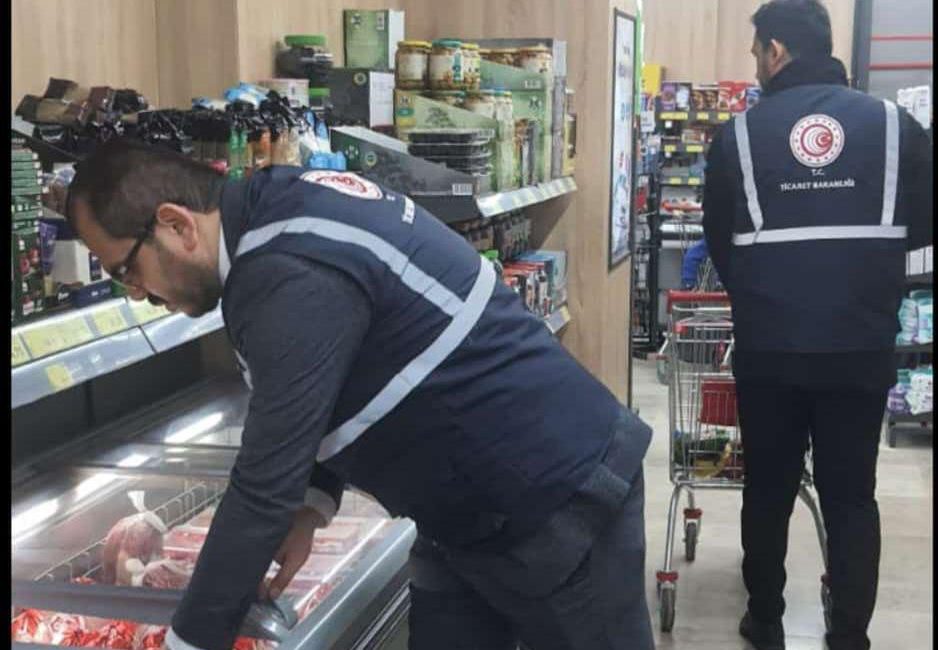 Zincir marketlerde dana salam diye satılan ürünlerde domuz eti tespit