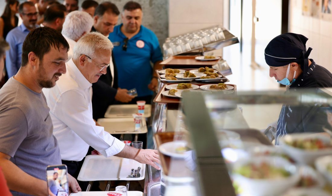 Vali Kumbuzoğlu, Aksaray OSB fabrikalarını ziyaret edip işçilerle aynı sofrayı