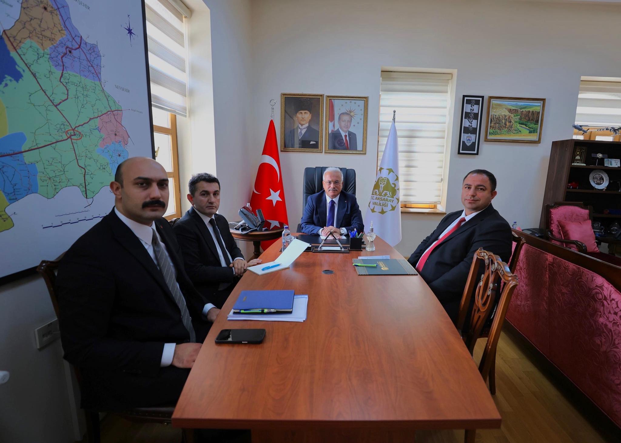 Aksaray Valisi Mehmet Ali Kumbuzoğlu başkanlığında, Vali Yardımcıları ile istişare