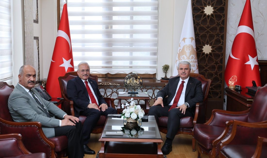 Aksaray Valisi Mehmet Ali Kumbuzoğlu’nu Konya Valisi İbrahim Akın, makamında