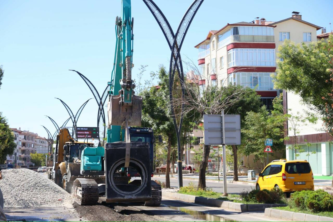 Aksaray Belediyesi, şehir genelinde altyapı yatırımlarını yürütmeye devam ediyor. Bu