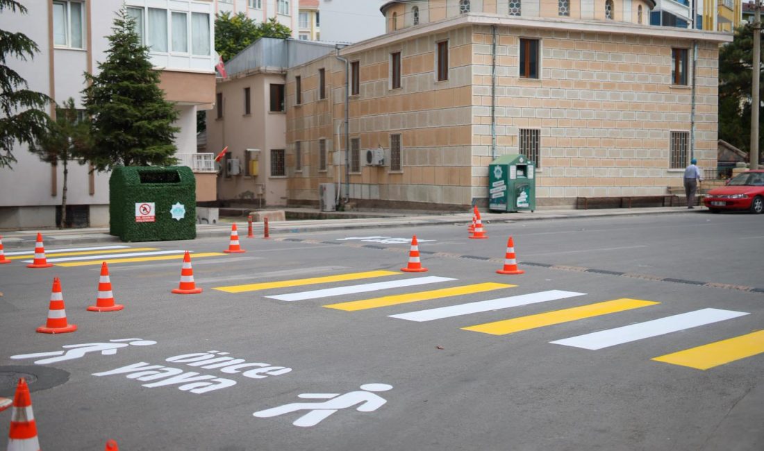 Güvenli trafik için adım adım yenileme: Acem Caddesi’nde yaya önceliği Aksaray Belediyesi, şehir merkezinde trafik güvenliğini sağlamak ve özellikle yayaların