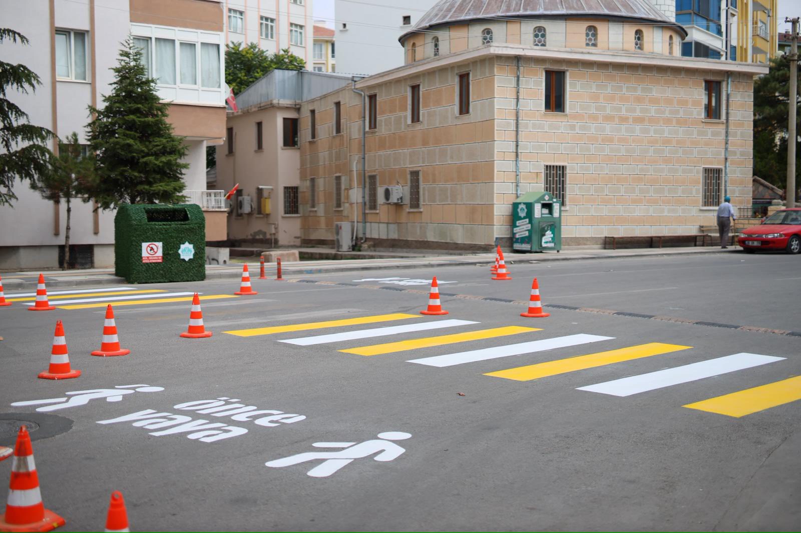 Aksaray Belediyesi, şehir merkezinde trafik güvenliğini sağlamak ve özellikle yayaların